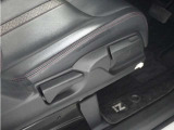◆シートハイトアジャスター◆運転席を上下に高さ調節ができます!運転ポジションを体格に合わせてシート調整できます。