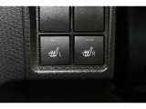 運転席と助手席には寒い日の肩や腰、冷えやすい下肢を温めてくれるシートヒーターが付いております!