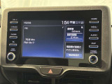 【ディスプレイオーディオ】スマホとクルマをつなぐだけで、おなじみのアプリで気軽に使えます!スマホと同じ感覚の画面タッチ操作やハンズフリー通話など、運転中も操作できるので安心☆