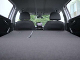 ●トランクスルー機能は、いざという時の強い味方。車の使い勝手を向上させます。