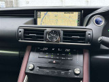 左右独立温度コントロールフルオートエアコンです。運転席、助手席それぞれで独立して温度設定ができます。冷え性の方が乗っても安心ですね♪