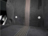 ◆ISOFIX◆シートベルトいらずでチャイルドシートと固定金具を連結するだけでガッチリ固定できます。