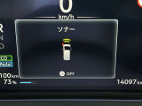 前後バンパーに取り付けられた合計8つのセンサーでアクセルとブレーキの踏み間違いを防止してくれます!前方はカメラを利用して車と歩行者を検知して止まってくれます!(使用には一定の条件がございます。)