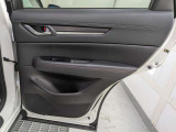 パワーウィンドウのスイッチですよ。運転席に居ながら窓を開け閉めのコントロールできます。