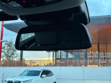 【ETC機能付防眩ミラー】BMWのルームミラーは、ETCと一体型でございます。ミラーは防眩機能付きですので、後方車両のヘッドライトの明かりをカット致します。