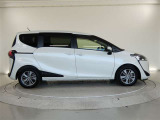 両側パワースライドドア付きだから、狭い駐車スペースなどでの 乗り降りラクラク!小さなお子さまのいるご家庭には嬉しい装備。