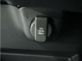 ◆12V電源ソケット◆スマートフォンの充電等にも便利な電源ソケット!使いやすい場所に装備されています。