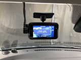 【別途SDカードの購入が必要です。また社外品は保証対象外となります。】運転中の映像・音声などを記録して、交通事故やトラブルが起きた時の正確な状況把握に役立つドライブレコーダーが装着済。