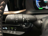 ワイパースイッチです。「INT」では間欠ワイパーの作動時間間隔を変更できます。リヤワイパーも操作できます。