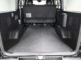 スクエアなパッケージ設計でゆとりの広さ♪バックドアも大きく開くので荷物の積み下ろしもスムーズです!!