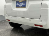 【後退時ブレーキサポート】リヤバンパーに4つの超音波センサーを内蔵し、車両後方にある障害物を検知。透明なガラスなども検知でき、コンビニの駐車場などでの衝突回避をサポートします。
