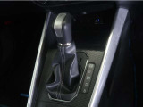 無段変速機(CVT)を搭載。有段変速機に存在する「変速ショック」が無いので、スムーズなアクセル操作が可能です♪
