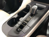 【E-Four(電気式4WDシステム)】加速時や雪路等の滑りやすい路面でスムーズに4WD状態へ切り替え、発進性、走行安定性をアシスト!機械式4WDとは機構・性能が異なります。機能の詳細は展示店舗まで!