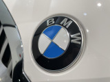 安心のBMW認定中古車は100項目の箇所を徹底的にチェック致します。機械的な箇所や電気系、コンピューターなどをご納車前に点検し、交換基準に達した部品は全て新品に修理返品した後にご納車致します。