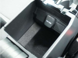◆12V電源ソケット◆スマートフォンの充電等にも便利な電源ソケット!使いやすい場所に装備されています。