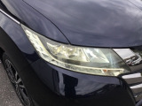 明るく白い光のLEDヘッドライトにより、夜間でも遠くまで見通しやすく、安全性が高まります。