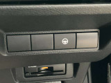 ◆ハンドル支援スイッチ◆車線中央付近を走行するようにステアリングを制御し、ハンドル操作を支援します。