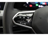 【ステアリング左側】ACCなどの運転支援の操作のスイッチ類です。ACCは高速道路などで前に走る車との距離を保ちながら追従走行する運転支援システムです。