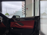 当店では第三者機関による車両品質鑑定を導入し、修復歴車を排除。鑑定書が発行されますので、ぱっと見ただけでは分からない箇所まで納得した上でご検討いただけます。※一部未実施の場合がございます。
