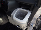運転席のドリンクホルダーです。