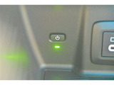メーカーオプションの置くだけ充電です。スマートフォンの充電に活躍します。