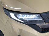 【LEDヘッドライト】現代の主流のライト。明るい光が瞬時に立ち上がり、必要な場所を均一に照らします。寿命も長く省エネで、スタイリッシュなデザインです♪