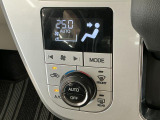 【オートエアコン】AUTOボタンを押してお好みの温度を設定!快適な室温でドライブをお楽しみいただけます♪