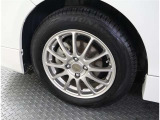 かっこいいホイールですね。 車のイメージを大きく左右するホイール部分はコダワリを持ちたいですね。