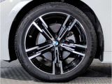 アウトバーンの走行を見据えたBMWの足回りは高い走行性能にこだわりが御座います。