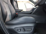 パワーシート搭載。微妙な調整が手軽にでき、ピッタリなポジションで運転することが可能です。