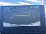安全確認をサポートするバックモニター。駐車や後退時の視界を広げ、万が一のリスクを軽減します。苦手な駐車場でも安心です。