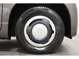 純正のホイールカバーが足元を飾ります!タイヤサイズは145/80R12 になります。