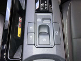 電動パーキングブレーキ&ブレーキホールド☆HOLDスイッチを押しシステムONの状態にしておくことで渋滞や信号待ちなどでブレーキを踏んで停止した時保持してくれる。