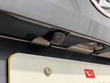 【バックカメラ】 対応モニターを装着することで、駐車時に車両後方の様子を見ることができます。