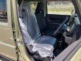 広く快適な運転席です。長距離運転も楽々ですよ!