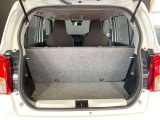 【広々トランクルーム】車体に対してスペースは広めに作ってあります。また、背もたれを倒すとより多くの荷物を乗せることができます。