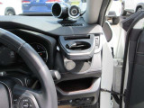 運転席側カップホルダー付き