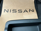 助手席シートアンダーボックスにも荷物が入ります。小物類の整理にも活躍します。