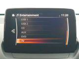USB接続やBluetoothに加え、CDやDVDの再生、TV鑑賞など多様なメディアに対応したシステムです。ドライブ中の音楽鑑賞のみならず、停車時の休憩や待ち時間もお好みの映像や音声を楽しめます。