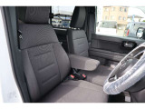 【運転席 】納車前には専門業者にてクリーニングを実施し綺麗な状態でお渡します!