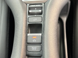 電子パーキングに加えてブレーキホールドシステムを装備しておりますので、信号待ちや踏み切り待ちでもブレーキを踏まずに停止できます!発進する際はアクセルを踏むだけですので渋滞時などはかなり楽ですね