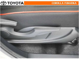 運転席シート上下アジャスター付き。ドライバーの背丈に合わせて調整できます。