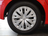 ◆純正ホイール装着車◆シンプルなデザインのホイールキャップ付きです。