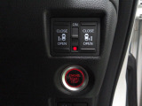 両側電動スライドドア。荷物で手が塞がる時など簡単にドアの開閉が出来ます。何より力いらずで開閉OK。女性やお年寄りにも優しい。電動機能はOFFにもできますから元気なお子様の駆け出しも安心。