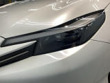 【LEDヘッドライト】点灯した瞬間のクリーンな白さが、今の車らしい清潔感を感じさせてくれます。明るさだけでなく、寿命や省エネ性能も優秀。長く乗る一台だからこそ、こだわわりたい方に最適です。