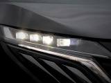 アダプティブLEDヘッドライト!対向車がいてもハイビームを維持!または、ハイビームとロービームを自動切り替え!視認性の高い状態が維持されます!