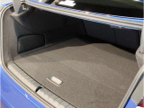 【トランクルーム】十分な容量を確保したトランクルーム。環境へ配慮したスペアタイヤ非搭載のBMW。その分、トランクスペースを有効活用できる様にしてあります。