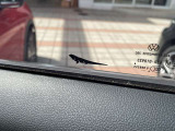 サイドガラスには車名の由来となった動物があしらわれています。