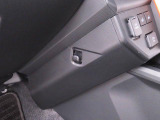 ちょっとした荷物がかけられるフック付き。