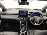 シンプルながら機能性あふれる運転席廻りです。視界性もよく、運転しやすいですよ。